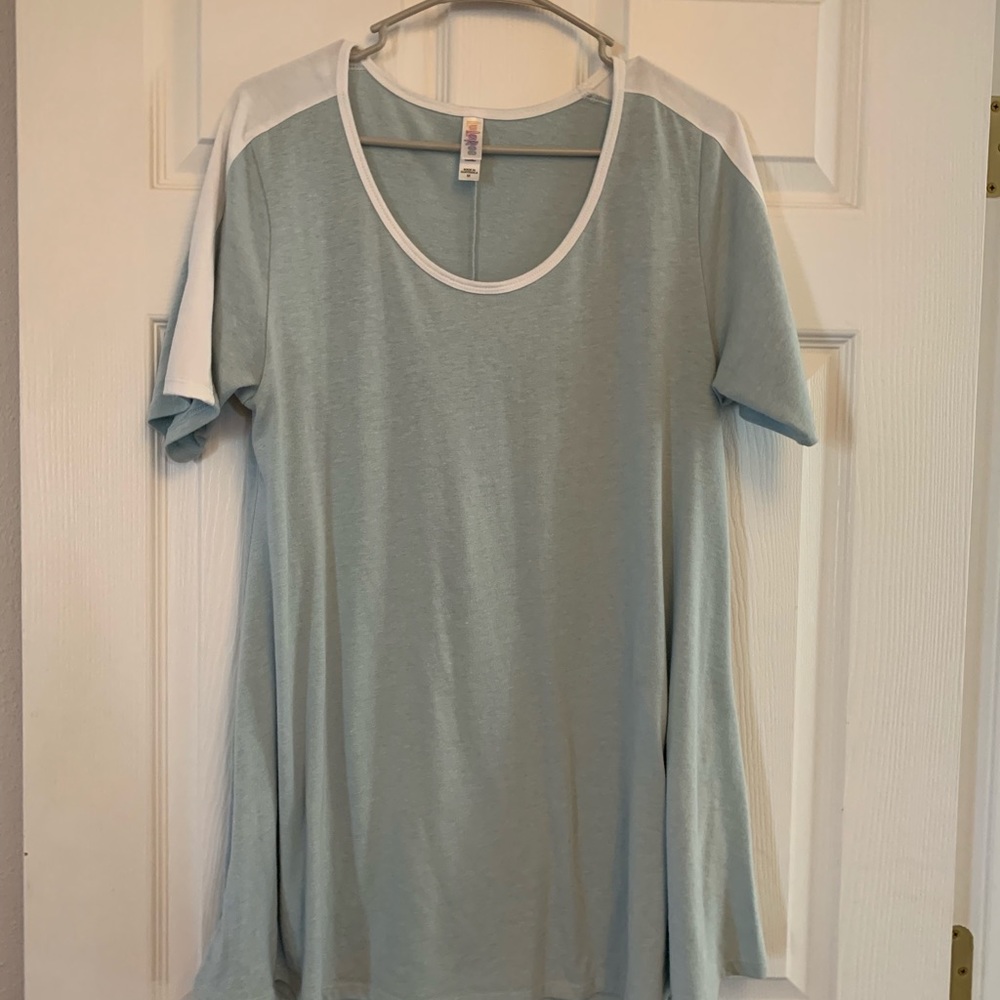🎉💕Three for $23💕🎉 Perfect Tee - like new